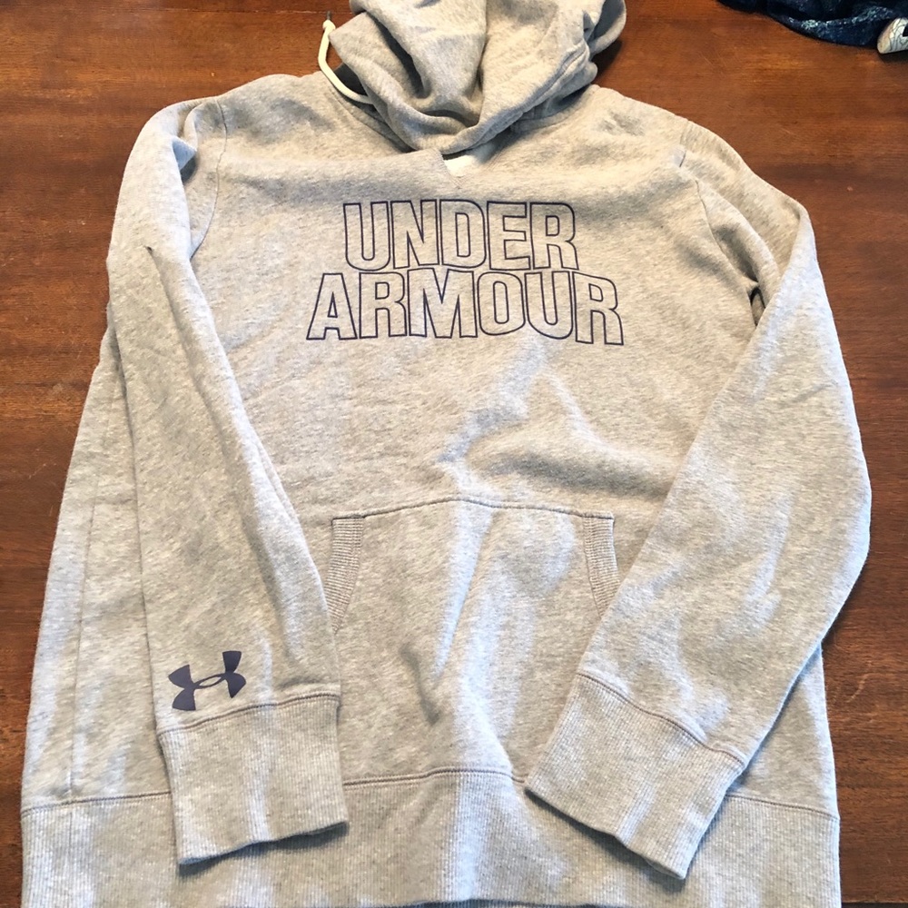Women’s Underarmour sweatshirt